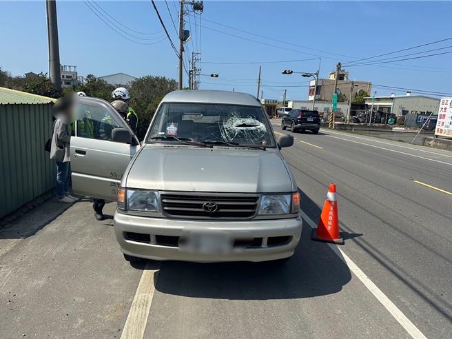 警方、消防人员到场救援。（民眾提供／李京升苗栗传真）
