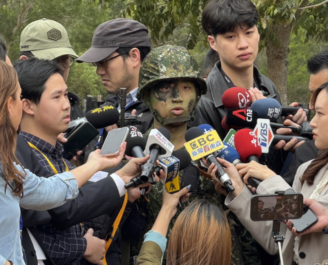 1年义务役新训真的操！新兵曝「暴瘦6公斤」：很荣幸。图为黄军凯。（叶庭欣摄）