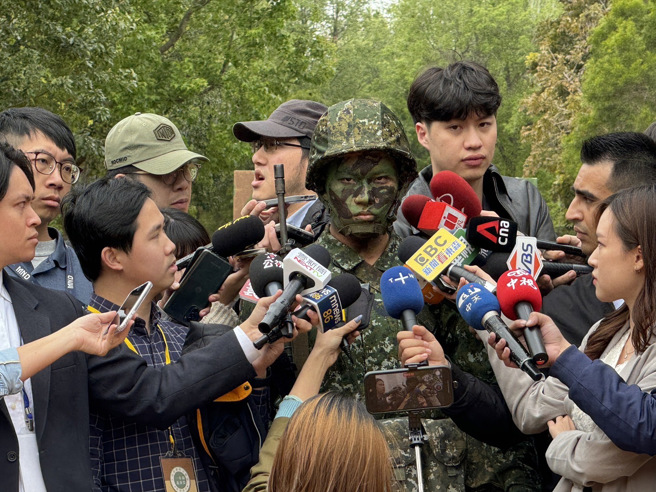 1年义务役新训真的操！新兵曝「暴瘦6公斤」：很荣幸。图为尹鑫石。（叶庭欣摄）