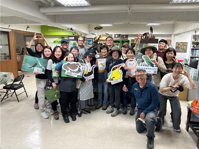 韓國賞鳥團體在布袋發現受傷黑琵，在各方合作下，不但救援成功，也讓黑琵恢復健康。（嘉義縣政府提供∕呂妍庭嘉義傳真）