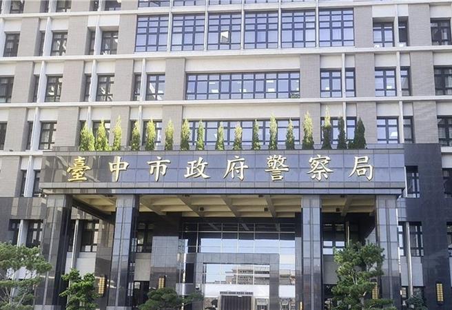 台中市刑事小隊長劉正雄，被查出與販毒集團勾結，遭台中地院判刑2年3月，限制出境、出海8月，由於限制即將期滿，二審法官認劉源有逃亡之虞，裁定延長限制出境、出海8月。（王煌忠攝）