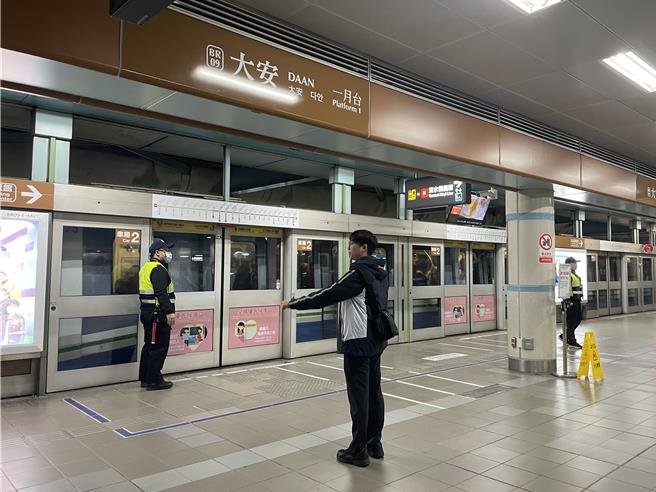 电价在台北捷运公司营运成本中占13％，未来若电费调涨是否会以提高票价因应，台北捷运公司表示，将依台电电价调整方案审慎评估。（刘彦宜摄）