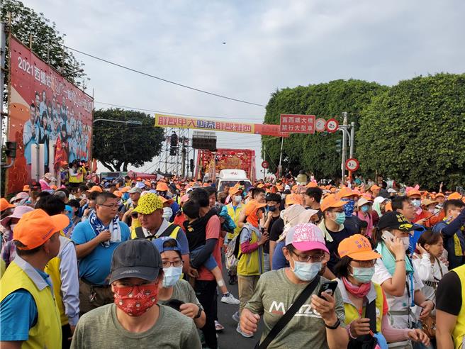 2021年白沙屯媽祖連續3年沿台1線進入西螺大橋，讓西螺鎮民很驚喜。（本報資料照片）