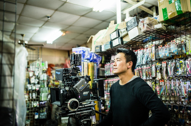 義守大學大傳系傑出校友詹晨智與團隊，以《模仿犯》拿下第58屆金鐘獎戲劇類節目攝影獎。(照片/義守大學提供)