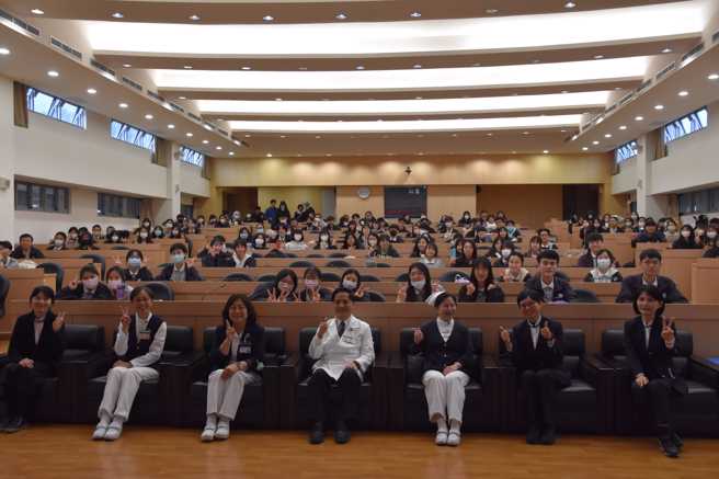 现在的每一位护理实习学生，都是未来临床第一线的护理师。(照片/慈济科大提供。)