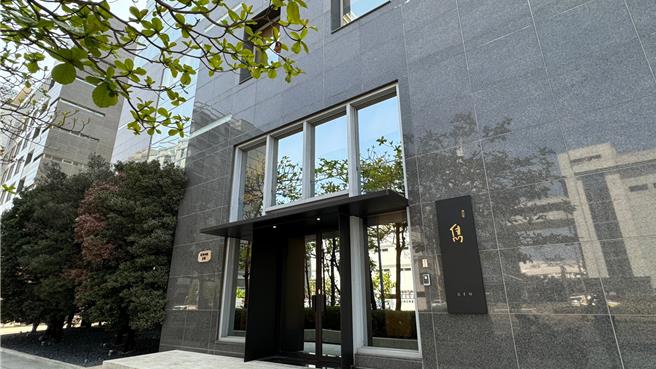 顶级粤菜餐厅「隽GEN」，并延揽曾任台北米其林3星餐厅颐宫主厨陈泰荣担任厨艺总监，3月22日正式开幕，目前已开放订位，抢攻金字塔顶端族群。（柯宗纬摄）