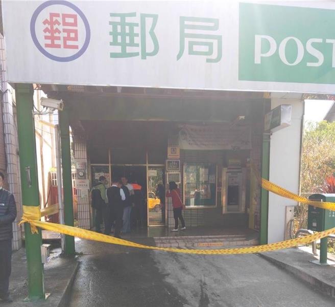 清水郵局1月26日二度遭人搶劫，犯案黃姓嫌犯縱火企圖滅證，再駕駛賓士車逃逸。（資料照片／楊靜茹南投傳真）