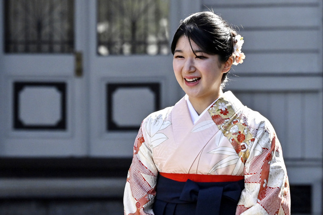 爱子的论文指导教授透露，爱子经常「压线交作业」，反映她坚持努力到最后一刻的态度。（图／美联社）