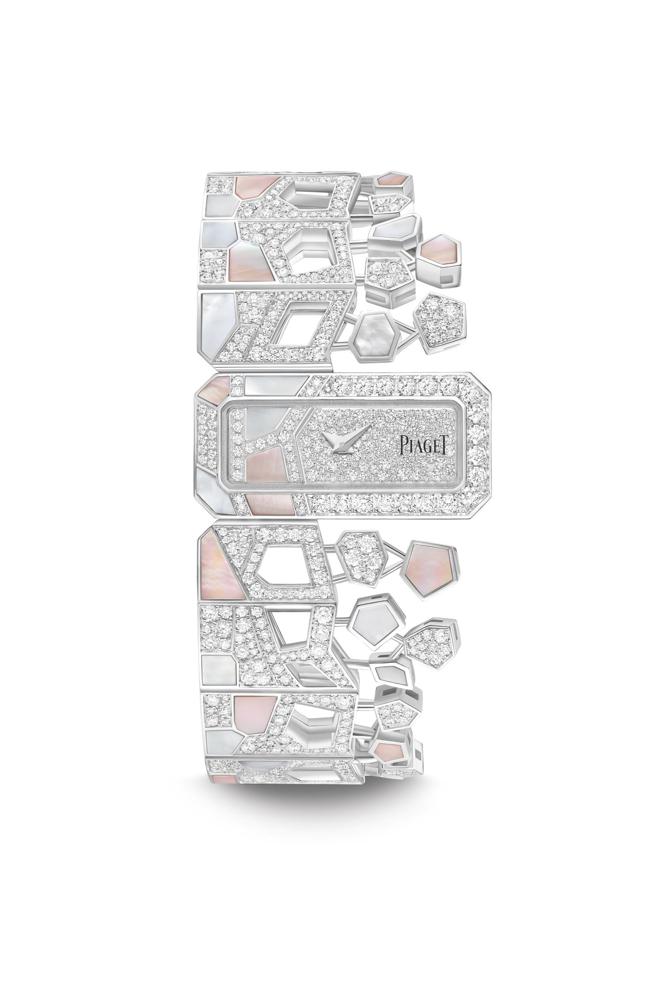 伯爵Metaphoria系列Roscida白金珍珠母贝钻石腕表，1030万元。（PIAGET提供）