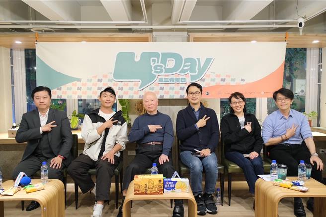 許信良：不應過度刺激對岸敏感神經。(主辦單位提供)