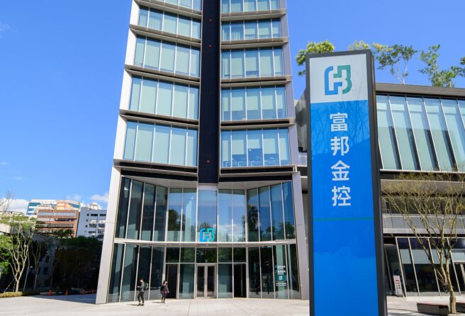 10年期台债利率回落到1.21％附近，国泰、富邦抢先出手抢钱，3月合计发行公司债210亿元。图／本报资料照片