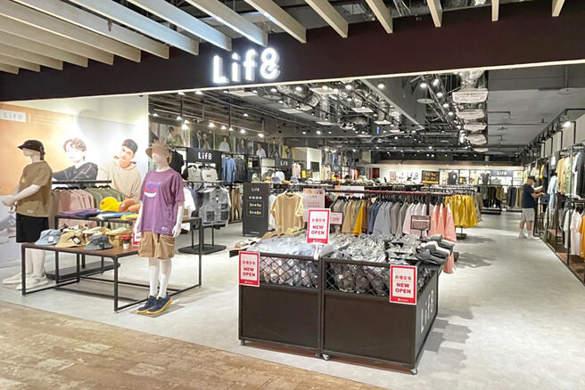 電商服飾起家的米斯特，旗下主力品牌為平價Life8，目前全台實體店逾30家。圖／取自米斯特官網