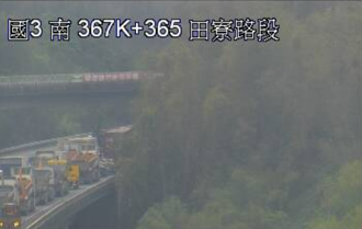 国3南田寮段7车连环撞！4人轻伤送医  小货车撞成废铁