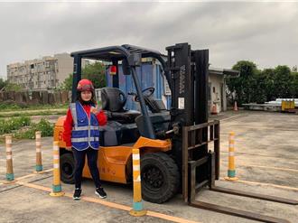 文書助理遭裁員！她靠超狂證照轉職 秒加薪4000元