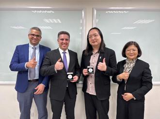 唐鳳接見巴拉圭科技部長 促資安合作