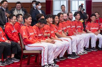 接見職棒味全龍   蔡英文：全力支持培訓計畫  打造最強代表隊