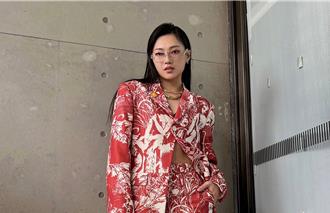 琟娜一身西裝中性穿搭 迷倒老闆A-Lin喊帥氣