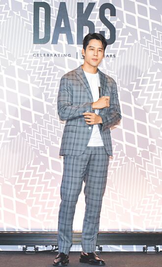 李杏一身翡翠綠捎來春意