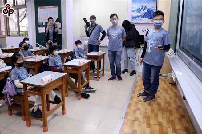 台北市教育局提醒各级学校及幼儿园应加强防治工作，并落实发病个案管理、群聚事件通报，以及「生病不上学」等防疫措施，以维护学(幼)童健康安全。(本报资料照片)