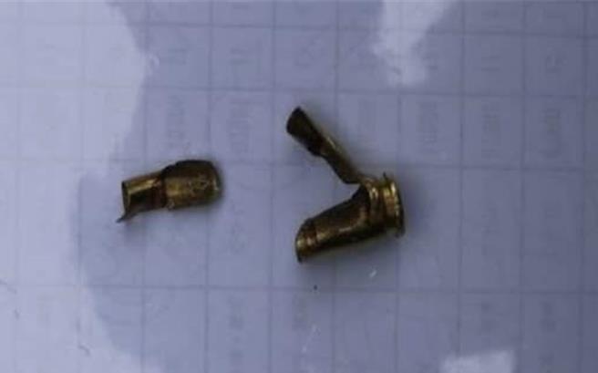 从军事爱好者社群流传出发生膛炸的T75K3手枪图片，不少网友都认为，从枪管的断裂情况来看，事情并不单纯。（翻摄照片／张志康基隆传真）