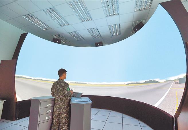 陆军于2021年至2023年向中科院採购50套无人机，但监院调查发现，採购有失公平，纠正国防部和陆军司令部。图为海军国造锐鸢无人机，透过摄影机，将海上画面即时传回作战中心，提升战场透明度。（本报资料照片）