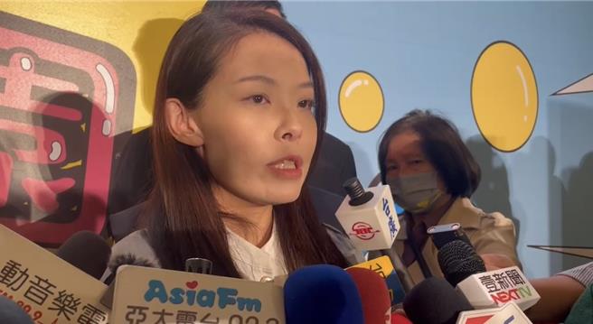 新竹市长高虹安21日表示，尊重吴处长生涯规画，4位局处首长离职，这跟其他县市比较参考，真的非常正常，无须过度放大。（王惠慧摄）