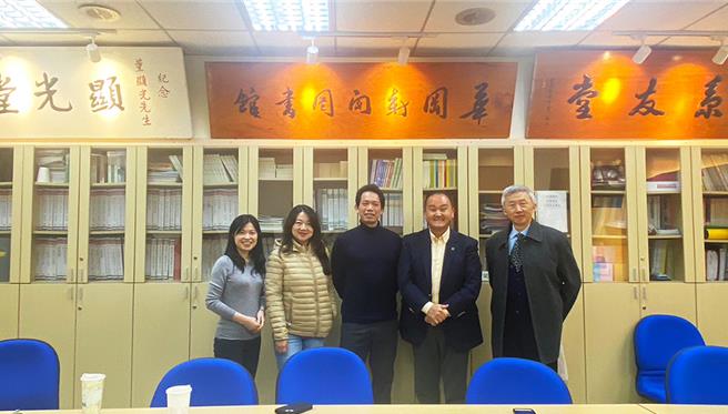 文化大學新聞暨傳播學院推動和美國名校密蘇里大學(University of Missouri)展開合作，包括簽訂交換學生、訪問學生等課程的合作備忘錄(MOU)。(文大提供)