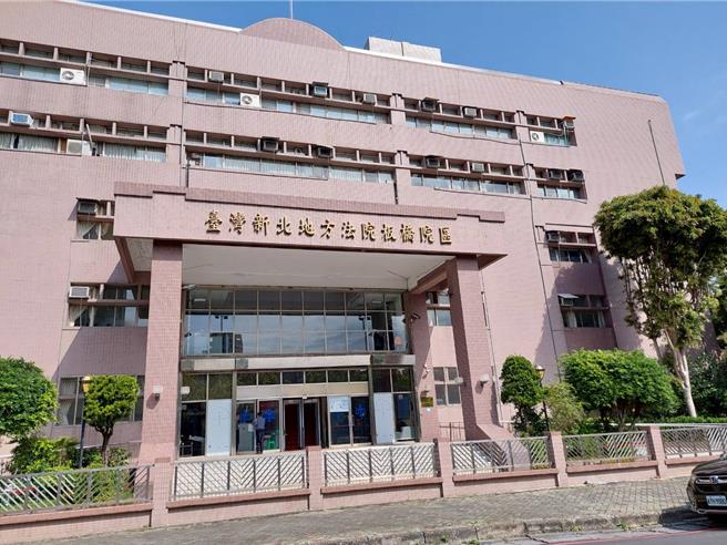 新北國三生遭割頸亡，少年法庭調查審理後，今（21）日上午裁定「乾哥」移送新北檢偵辦。「乾妹妹」的裁定則於下午2時5分宣示，法官也裁定移送新北檢 。（陳慰慈攝）