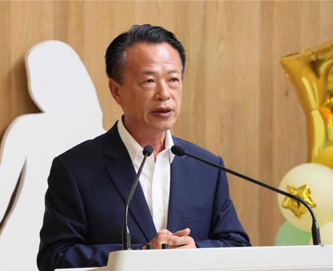 嘉义县长翁章梁说明台积电来嘉科园区设厂的水源问题。（廖素慧摄）