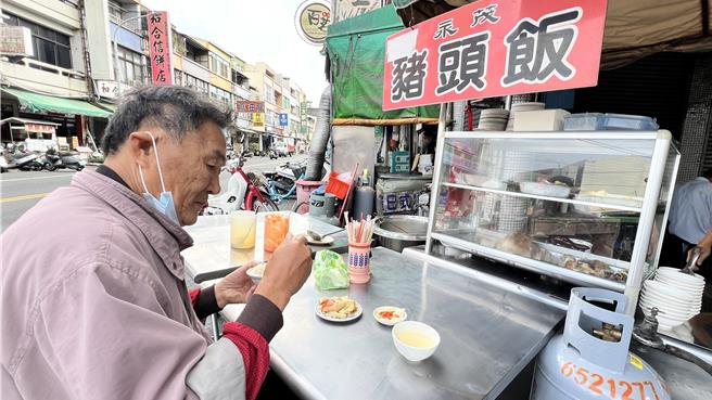 店家说，好在民眾都能体谅和接受，没有流失太多顾客。（张毓翎摄）