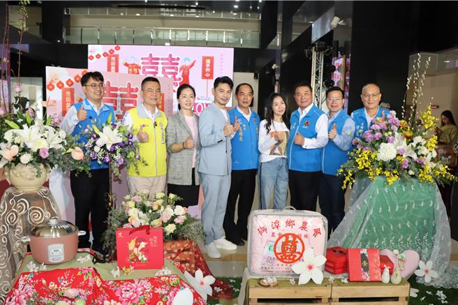 苗栗縣長鍾東錦與藝人阿KEN共同為活動揭開序幕。（苗栗縣政府提供／李京昇苗栗傳真）