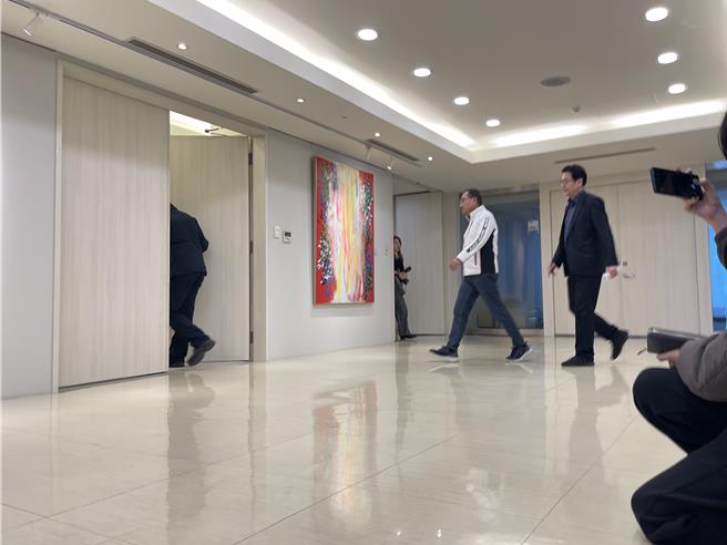 內政部長林右昌今下午3時30分至新北市政府與新北市長侯友宜會面。（陳慰慈攝）