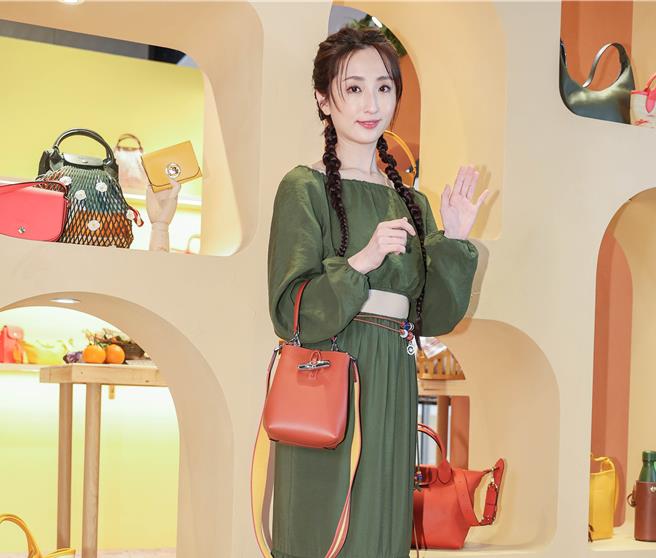 柯佳嬿穿著甜美休閒風，出席Longchamp活動。（粘耿豪攝）