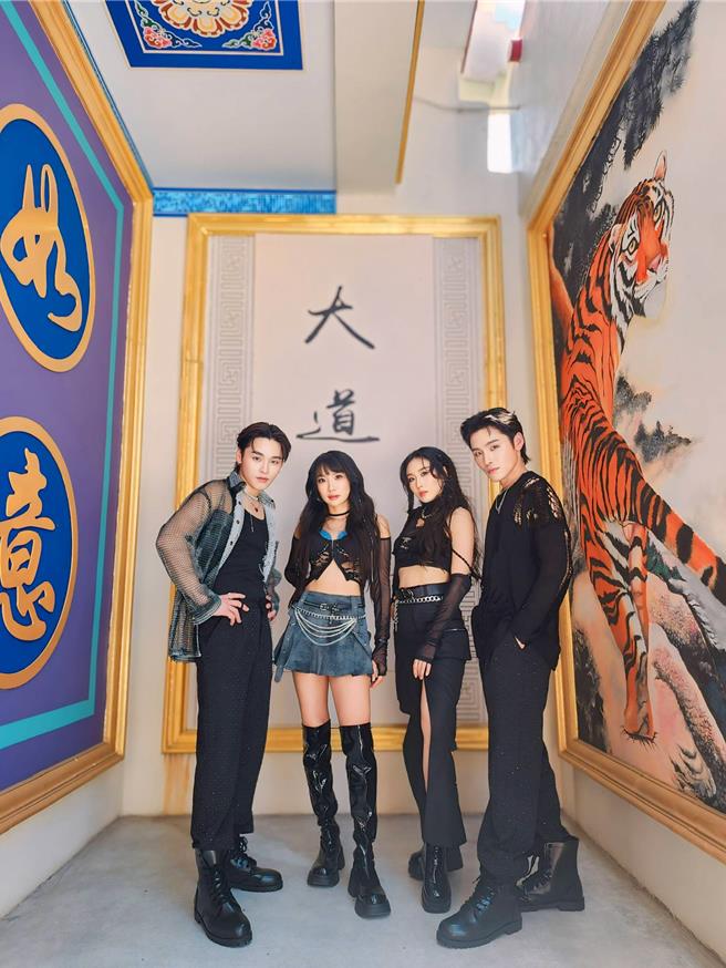 展荣展瑞与中国娃娃之前一同拍摄MV。（Projext 52 音乐计划、锦嘉国际提供）