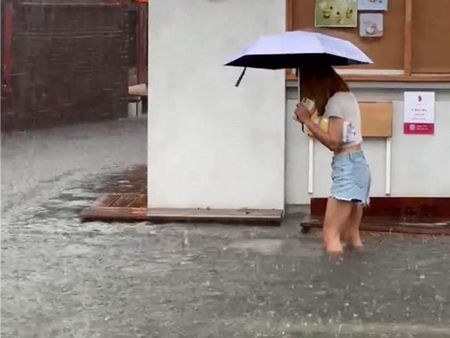 彰化县鹿港镇近年数度因瞬间豪大雨造成市区水患，彰化县政府陆续透过各项防洪排水工程进行改善。（资料照片／孙英哲彰化传真）