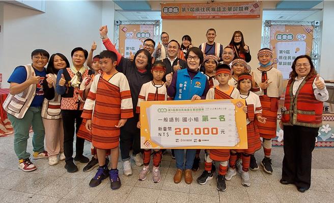 苗栗副县长邓桂菊期勉得奖选手代表苗栗出赛参加全国决赛再创佳绩。（苗栗县政府提供／李京升苗栗传真）