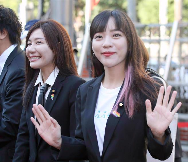 对于准总统赖清德遭指控疑似戴劳力士却未申报，民进党立委黄捷（右）表示，可以请赖副总统来说明是不是劳力士、价值多少，若有申报不实就该依法处理。（中时资料照）