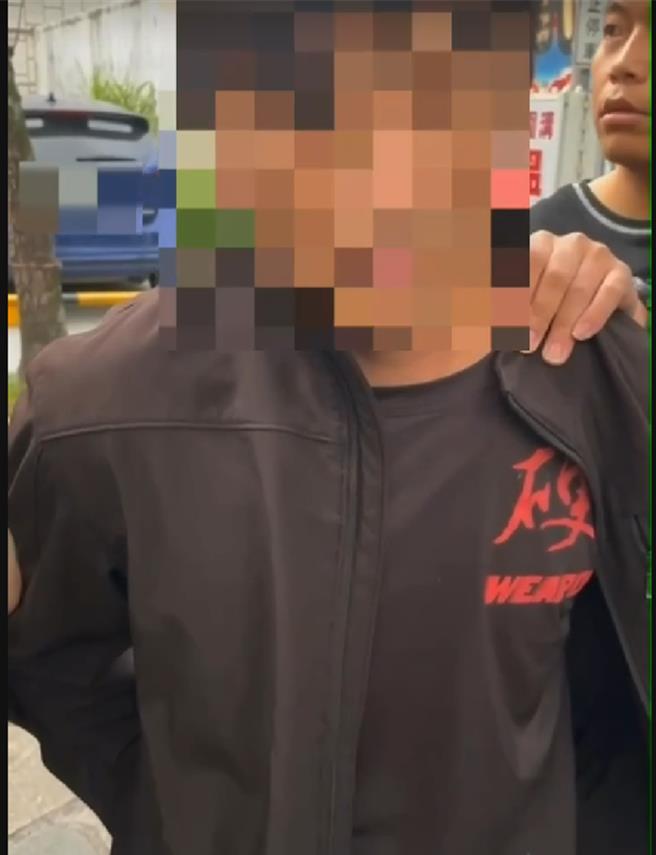 49歲張嫌持武士刀砍斷被害人的左手小指。（警方提供／吳佩蓉宜蘭傳真）