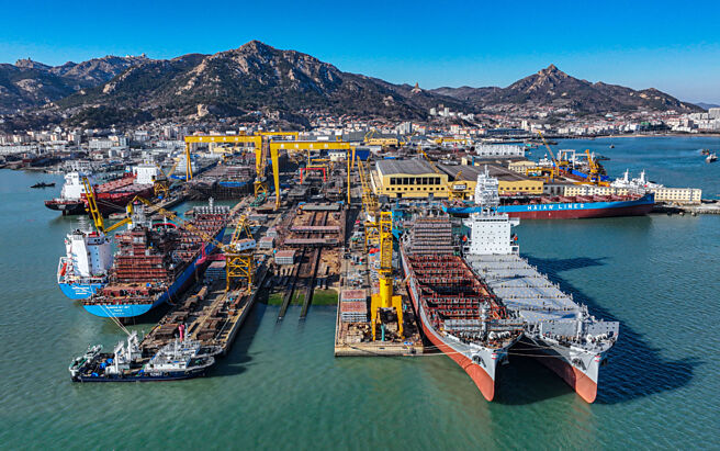 陆造船产能快速扩大，美国寻求友邦协助。图／新华社