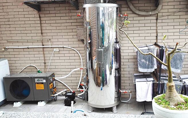 天晴能源为美髮业者安装的空气能热水器。图／业者提供