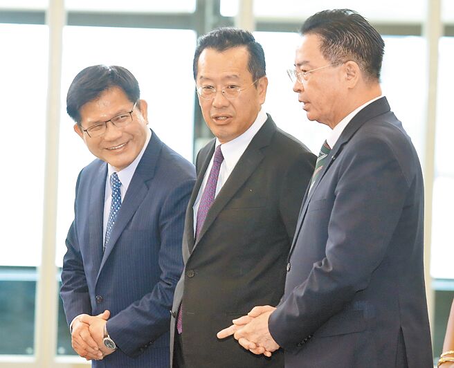 赖清德520就任总统后，国安团队人事布局受到关注，外界认为目前团队成员应会先留任。图为总统府秘书长林佳龙（左起）、国安会秘书长顾立雄及外交部长吴钊燮。（本报资料照片）