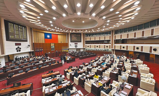 台北市議會民進黨團20名議員連署要求市長蔣萬安在議會臨時會專案報告，不過，國民黨團與友好議員結盟，傾向技術性缺席讓專案報告討論會議流會。（本報資料照片）