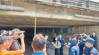 遊覽車撞涵洞釀一死 交通局擬設限高架但有難處