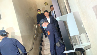 「《哈利波特》精裝版」登熱門字詞！重量嚇壞全網：扔了就是人渣