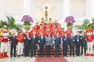中職》蔡總統接見龍隊 笑虧獅粉賴清德
