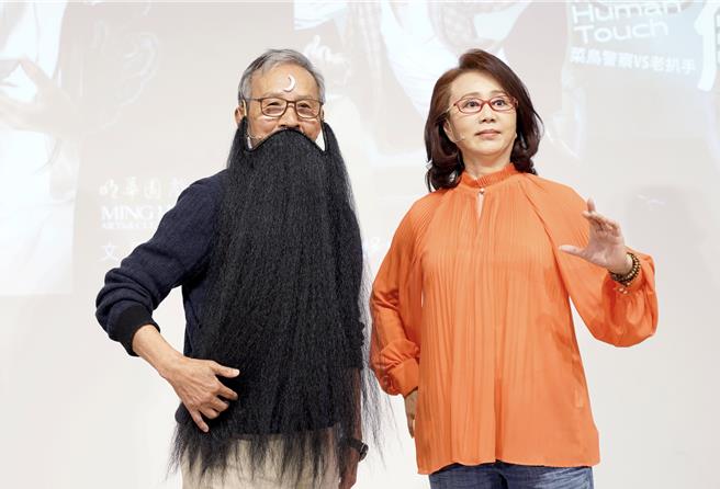 吳念真挑戰孫翠鳳《散戲》包青天角色震撼現場。（張大魯攝影－綠光創藝提供）