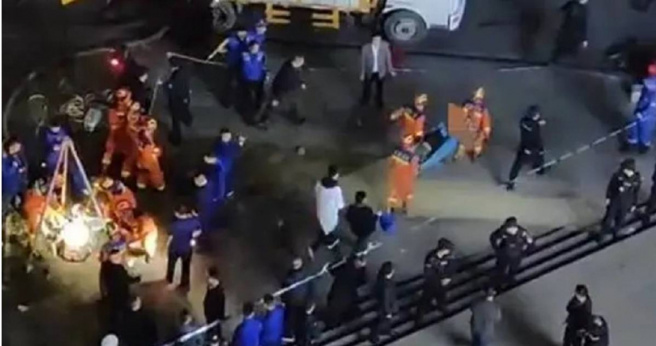 四川3幼童跌進下水道，消防驚覺「是化糞池」發現全溺死。(翻攝微博)
