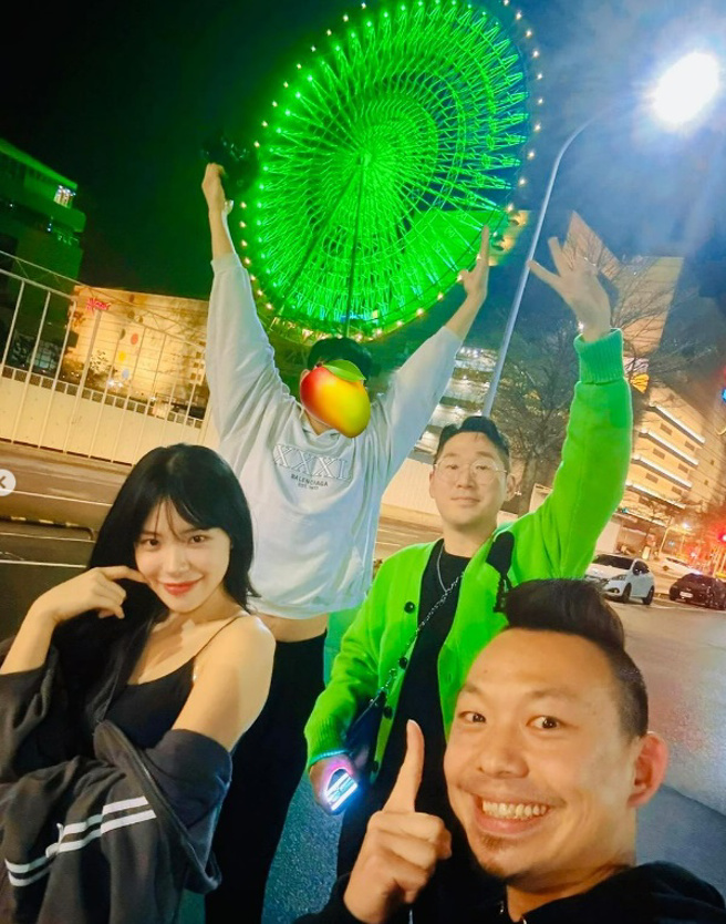 山G哥晒出与李多慧的合照，引发网友揣测是否要续留乐天女孩。（图／m_r_g_g_g IG）