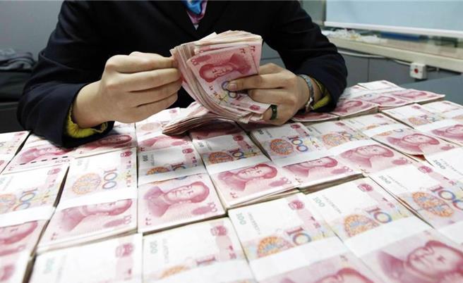 胡润研究院19日发布《2023胡润财富报告》显示，中国大陆的富裕家庭数量15年来再次出现下降，总财富也比上一年下降3.6％。（示意图／达志影像／shutterstock）