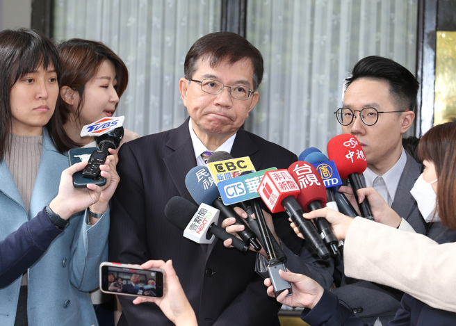 交通部長王國材22日前往立法院備詢並受訪。（姚志平攝）